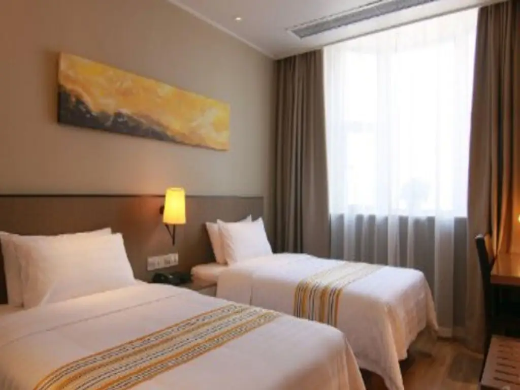 Home Inn Plus (Xiaobailou Metro Station, Nanjing Road, Fifth Avenue, Tianjin) — фото 1