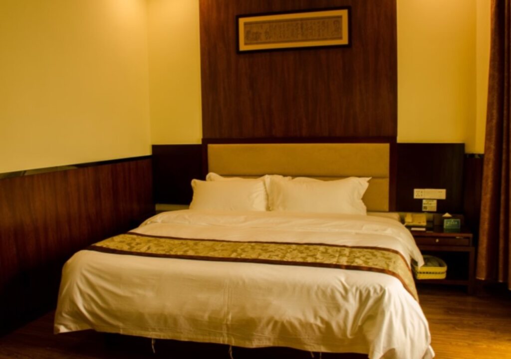 Шэньчжэнь: GreenTree Alliance Shenzhen Fanshen Metro Station Hotel