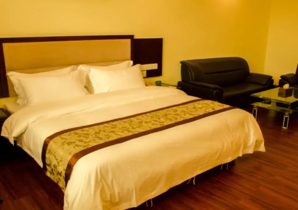 Шэньчжэнь: GreenTree Alliance Shenzhen Fanshen Metro Station Hotel