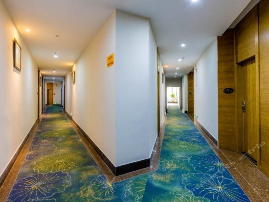 Чжухай: Jinlizhou Hotel (Gongbei Port Light Rail Station)