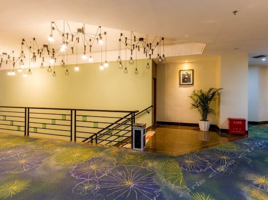 Чжухай: Jinlizhou Hotel (Gongbei Port Light Rail Station)