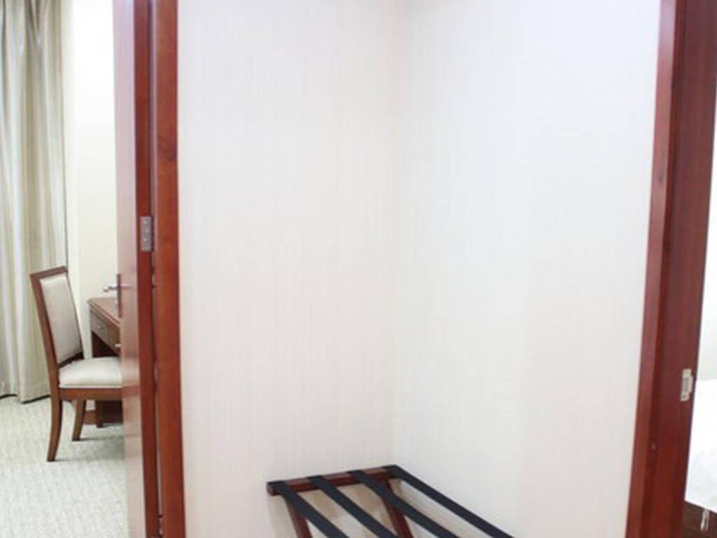 Шэньчжэнь: Shenzhen Xingweiyifeng Hotel