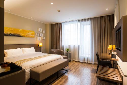 Шанхай: Homeinns Plus Shanghai Chifeng Road Subway Station Branch