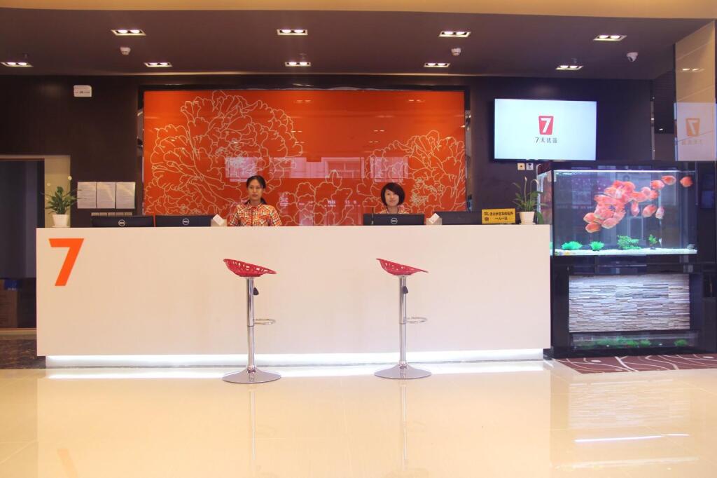 Далянь: 7 Days Premium Dalian Lvshun Central Square New-Mart Branch