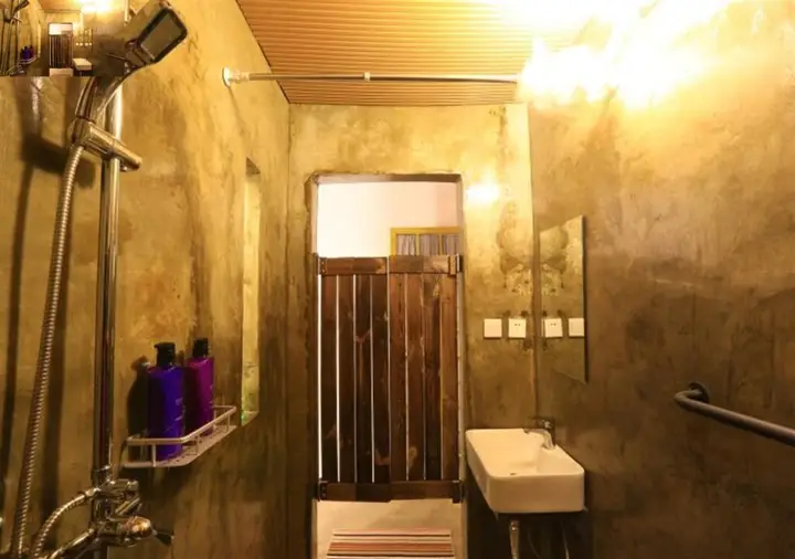 Дали: 1975 Chongyu Hostel