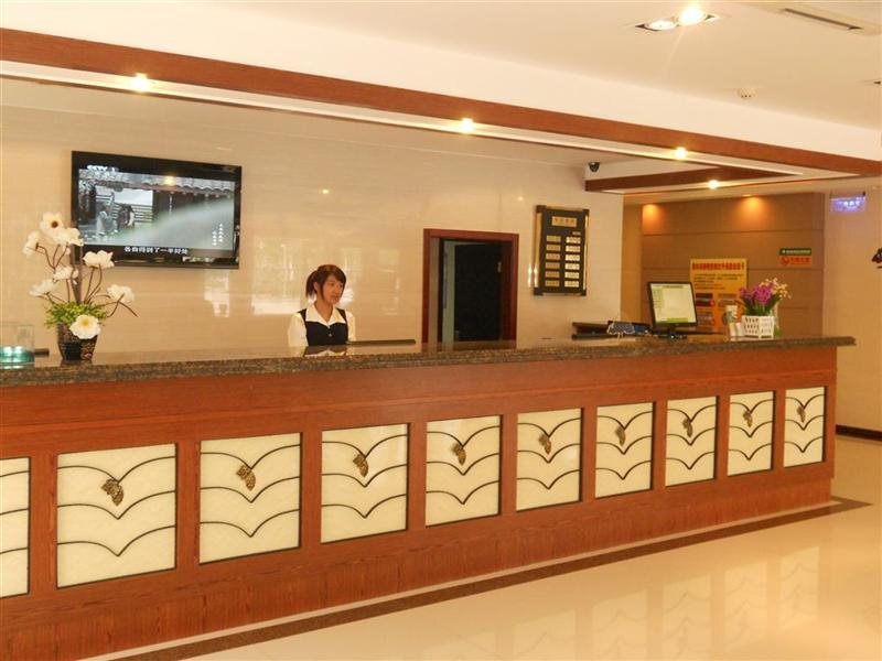 Шанхай: GreenTree Inn Taicang Baolong Square Hotel