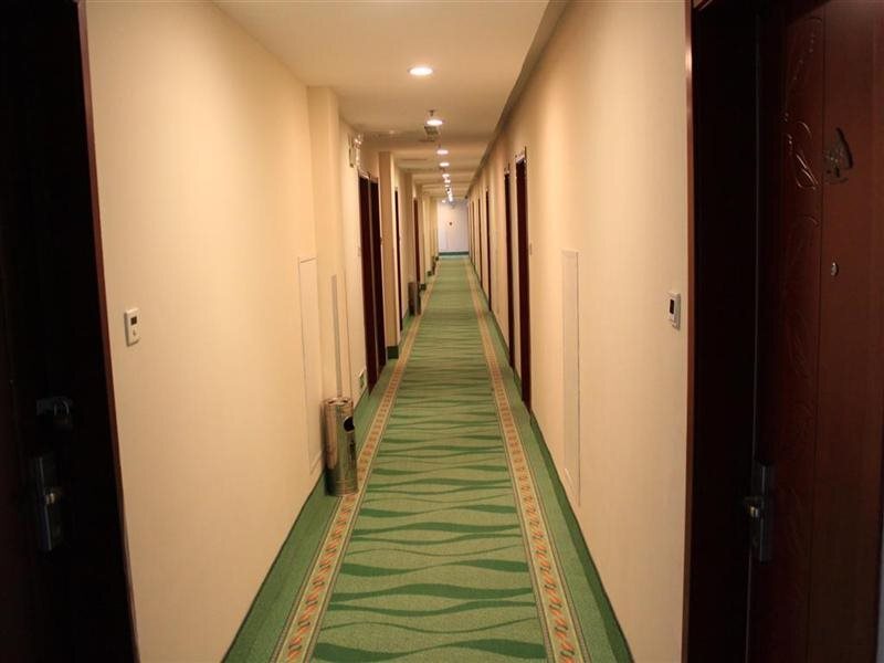 Шанхай: GreenTree Inn Taicang Baolong Square Hotel