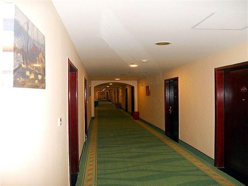 Шанхай: GreenTree Inn Taicang Baolong Square Hotel