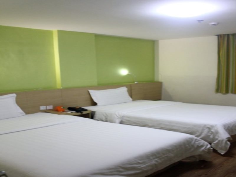 Юйлинь: 7 Days Inn Yulin Bo Bai Jin Xiu Plaza Branch