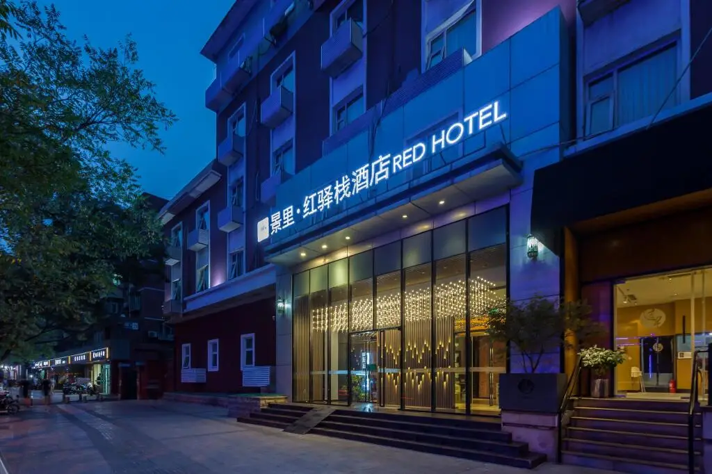 The Red Hotel — фото 1