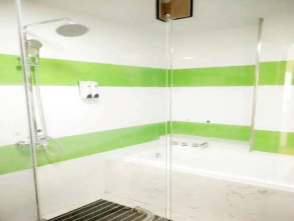 Багракс: 7 Days Inn Korla Bo Si Teng Lake Branch