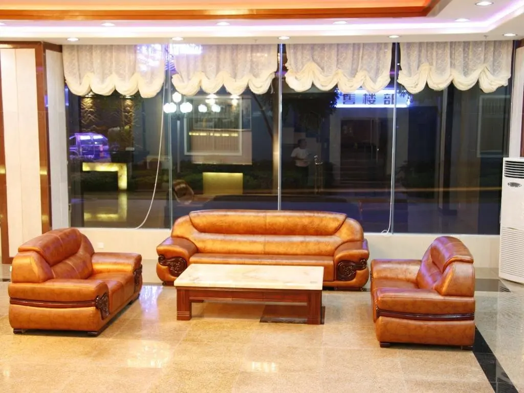 Юньфу: Yunfu Xinxing Lido Hotel