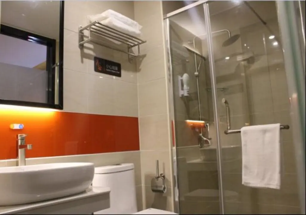 Юньфу: 7 Days Premium Yunfu Xinxing Coach Terminal Branch