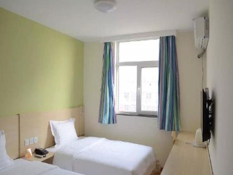 Баодин: 7 Days Inn Baoding Quyang Taihang Road Bus station Branch Hotel