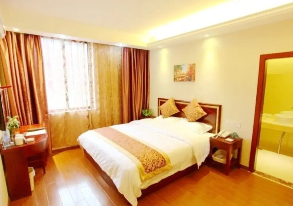 Шанхай: Green Tree Inn Smart Selection Hotel (Shanghai Hongqiao Road Metro Station)