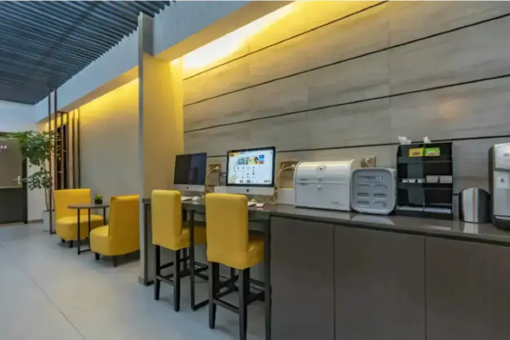 Шанхай: Home Inn Plus Shanghai Huaihai Road Sinan Road