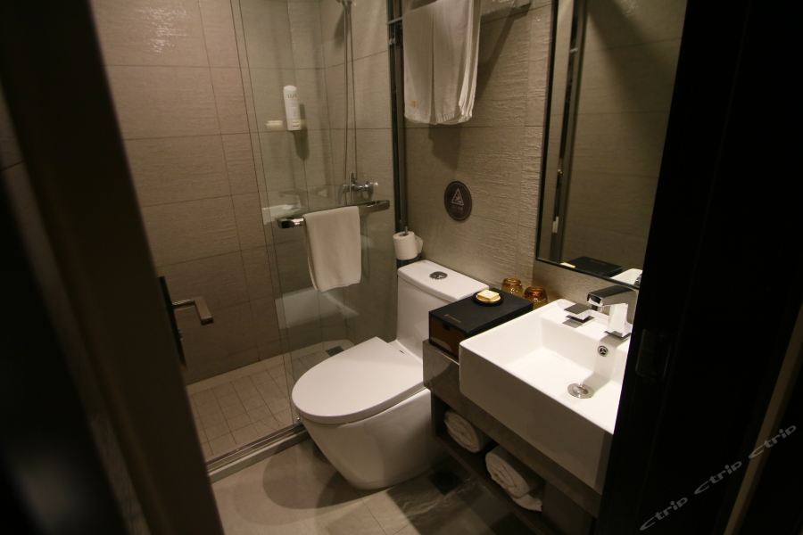 Шанхай: Home Inn Plus Shanghai Huaihai Road Sinan Road