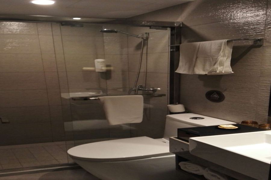 Шанхай: Home Inn Plus Shanghai Huaihai Road Sinan Road