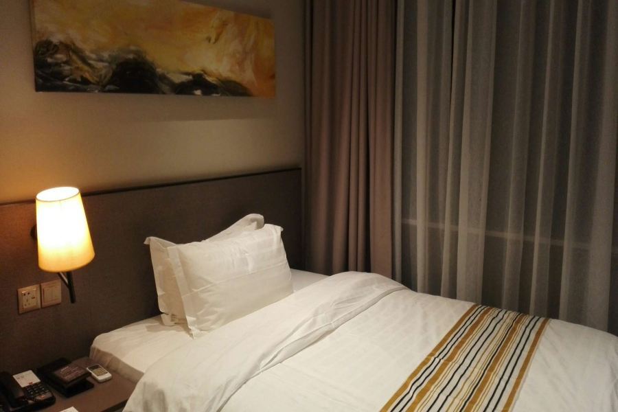 Шанхай: Home Inn Plus Shanghai Huaihai Road Sinan Road