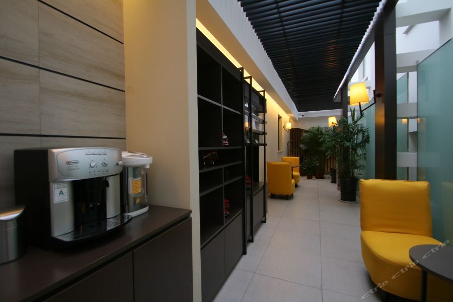 Шанхай: Home Inn Plus Shanghai Huaihai Road Sinan Road