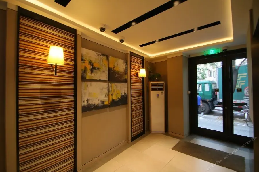 Шанхай: Home Inn Plus Shanghai Huaihai Road Sinan Road