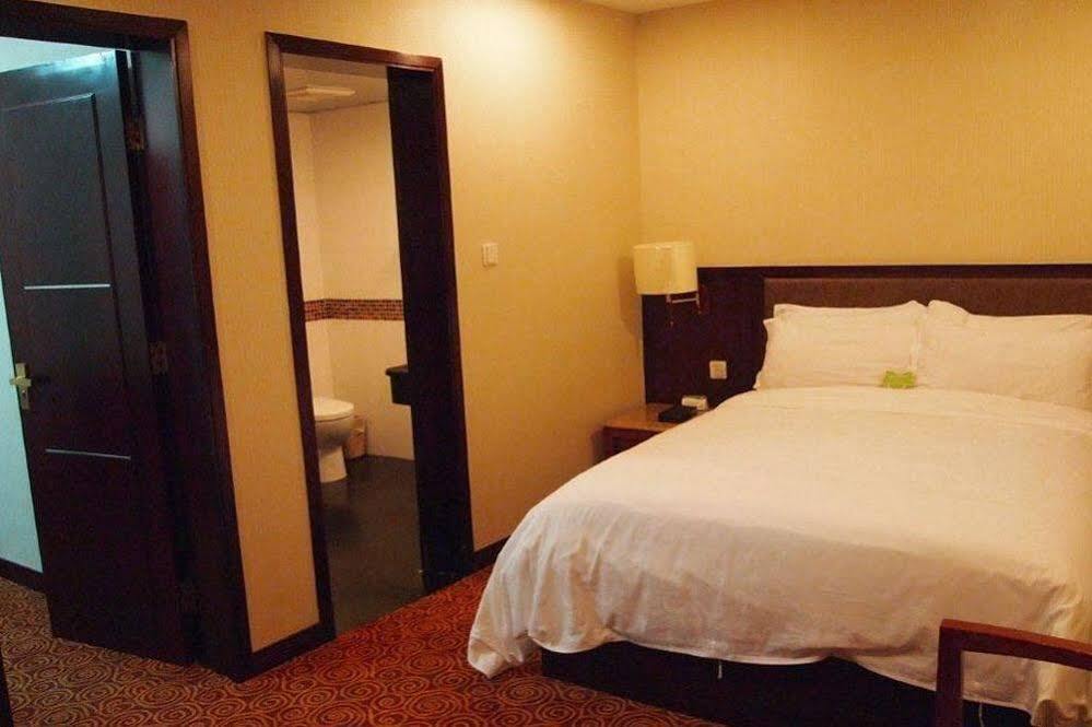 Ухань: Zhong Tian Century Hotel - Wuhan