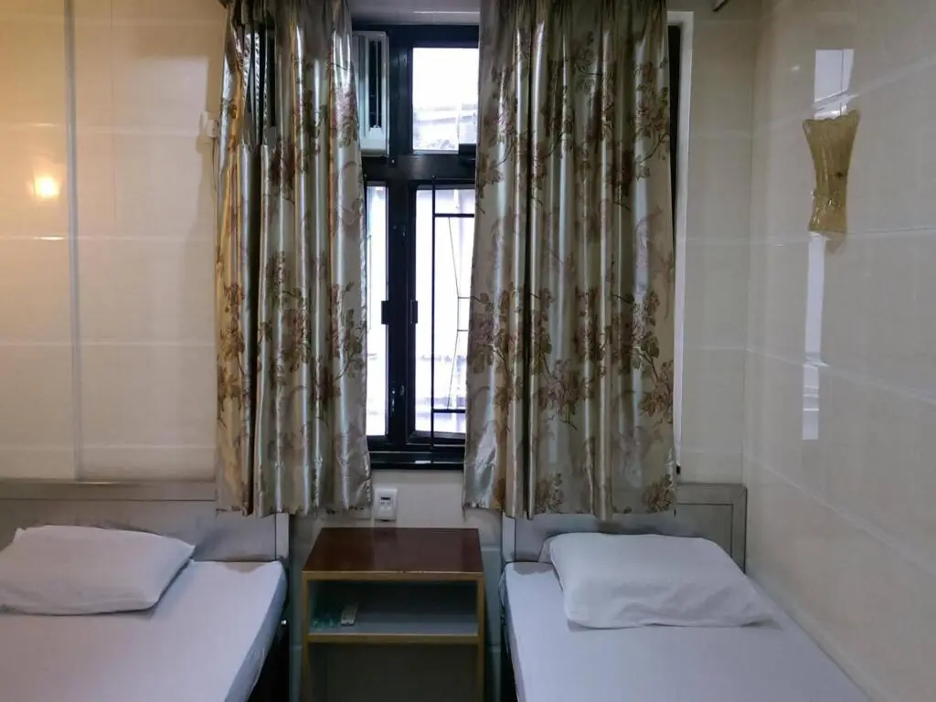 Гонконг: Hong Kong New York Guest House (TST Metro H Exit)