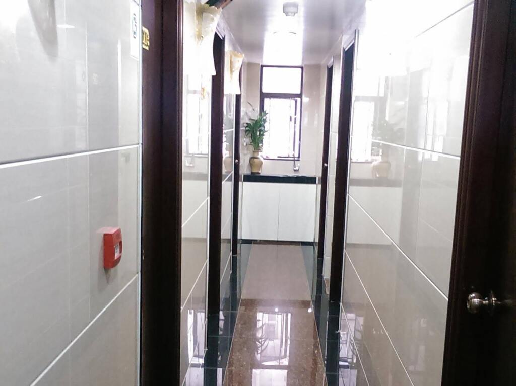Гонконг: Hong Kong New York Guest House (TST Metro H Exit)