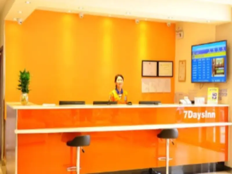 Кайфын: 7 Days Inn Kaifeng Train Station