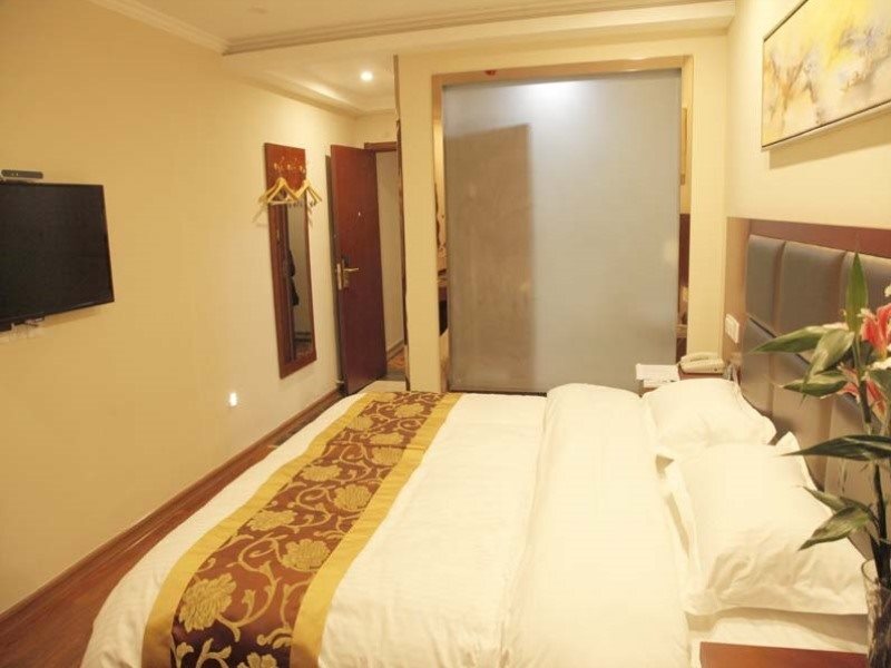 Чаоху: GreenTree Inn Anhui Wuhu Wuwei Chaowu Bus West Station Express Hotel