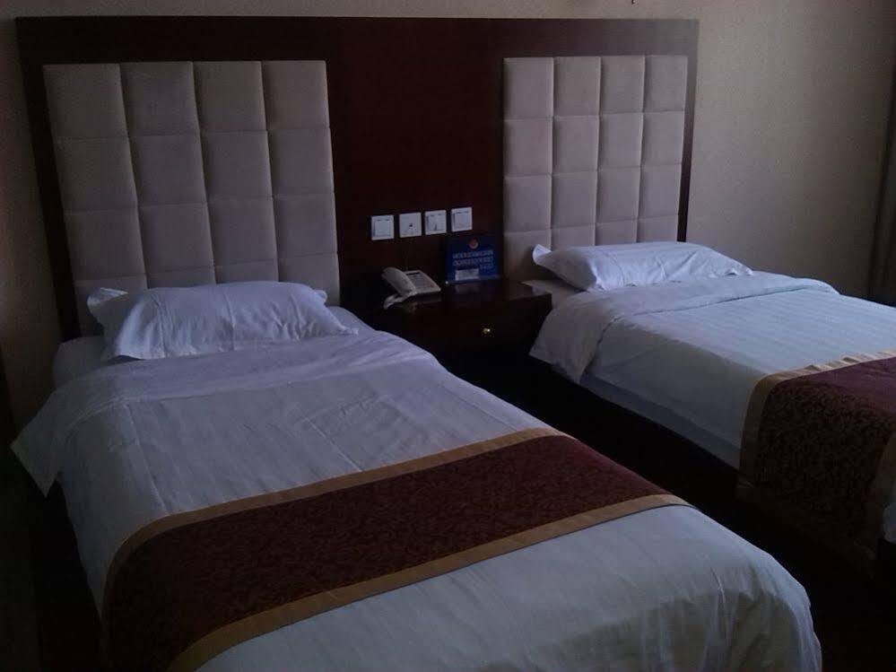 Пекин: Beijing Blue Peacock Business Hotel