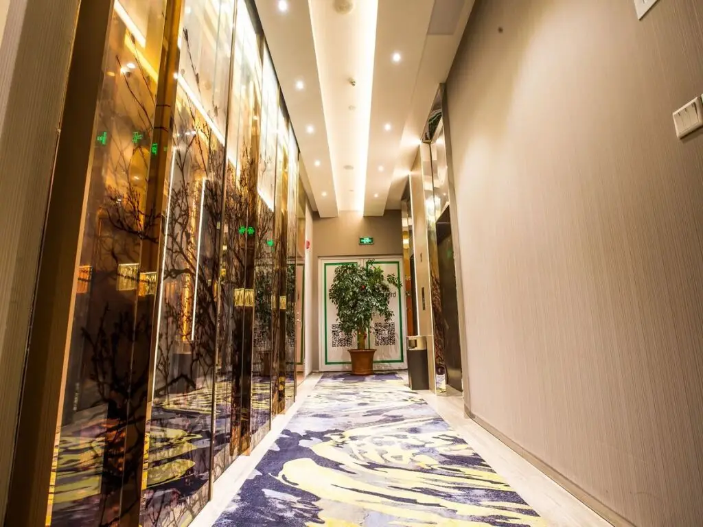 Циндао: Qingdao Tired Bird Hotel