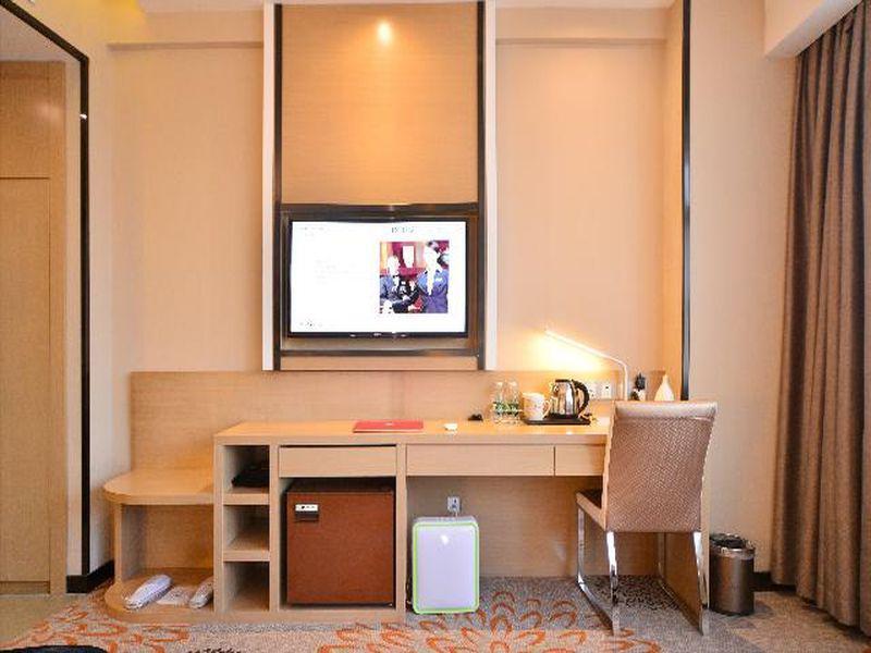 Лешан: Lavande Hotel Leshan High-Speed Rail Station Wanda Plaza Branch