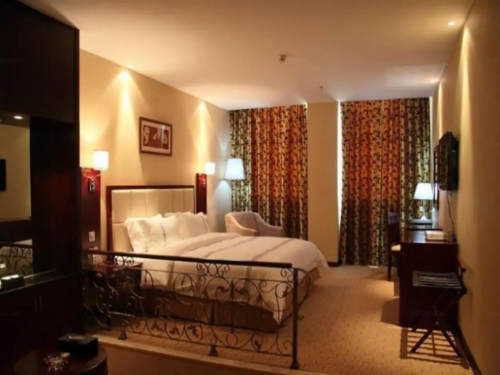 Шэньчжэнь: The Charter House Hotel