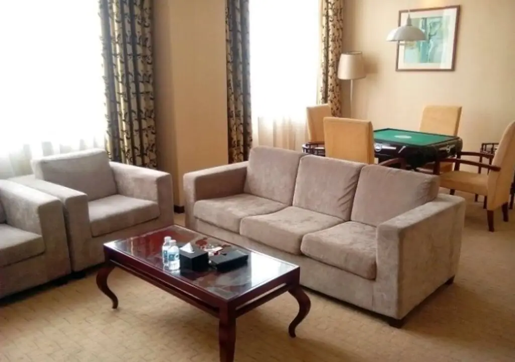 Шэньчжэнь: The Charter House Hotel
