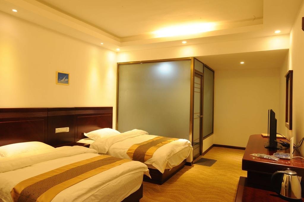 Deqin Zangkangyuan Business Hotel — фото 1