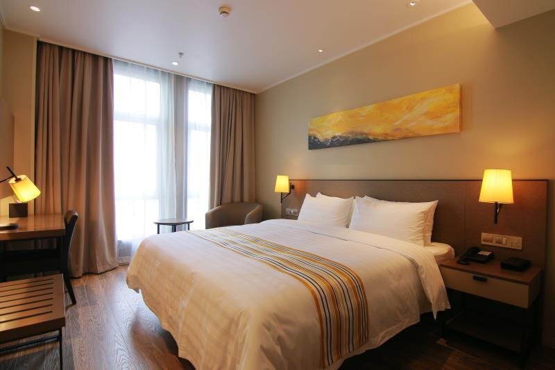 Шанхай: Homeinn Plus Hotel (Shanghai Wuning Road Subway Station Anyuan Road)