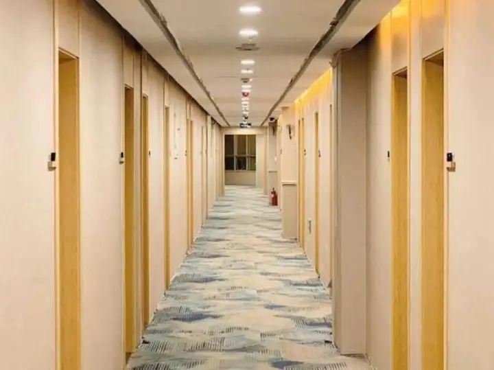 Циндао: Zhilong Hotel (Yinzhu Subway Station)