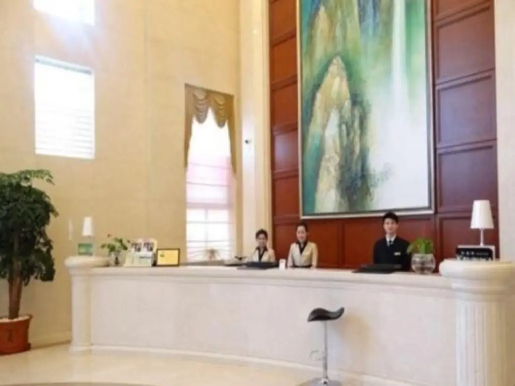 Yi Li Ao Si Te Hotel — фото 1