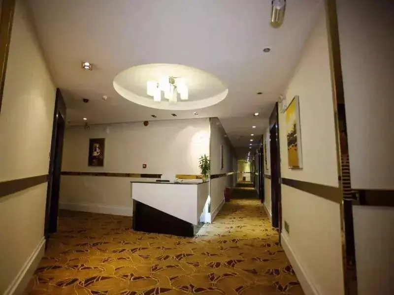 Шэньчжэнь: V8 Art Hotel (Shenzhen Longgang tangkeng subway station)