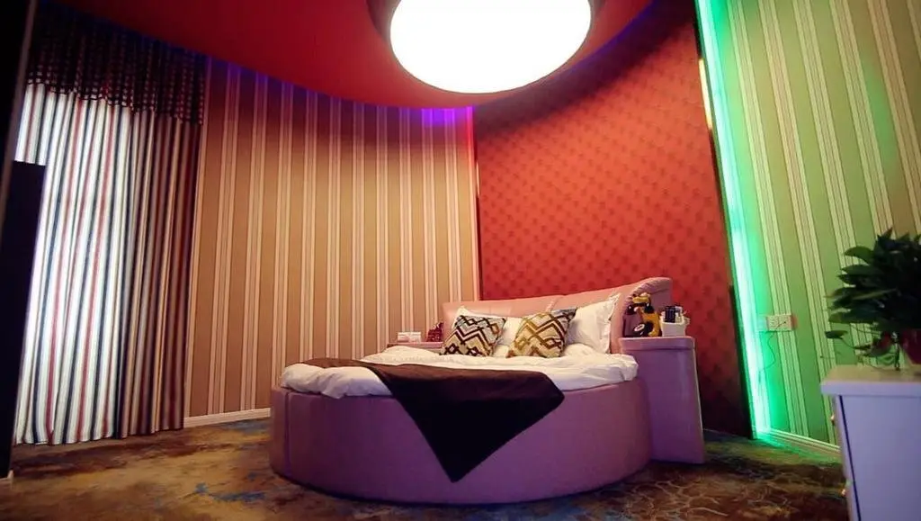 Уси: Very Impressed Theme Hotel
