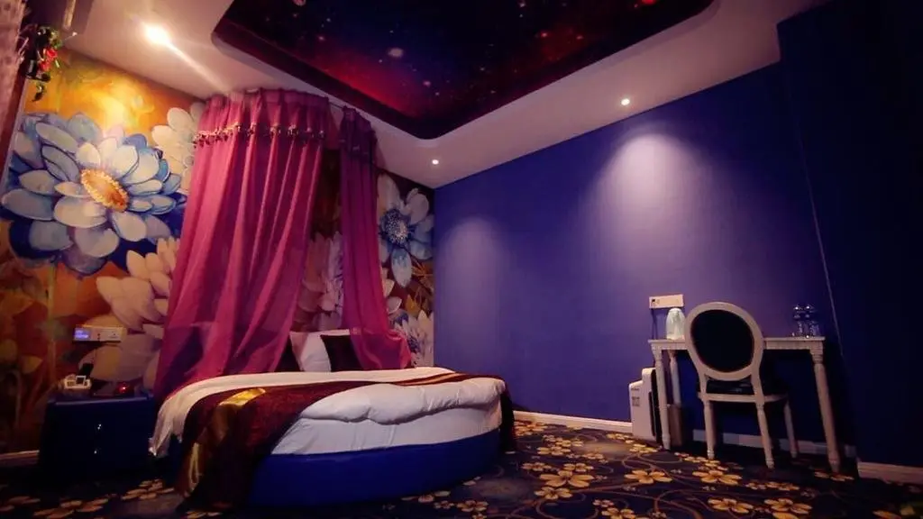 Уси: Very Impressed Theme Hotel