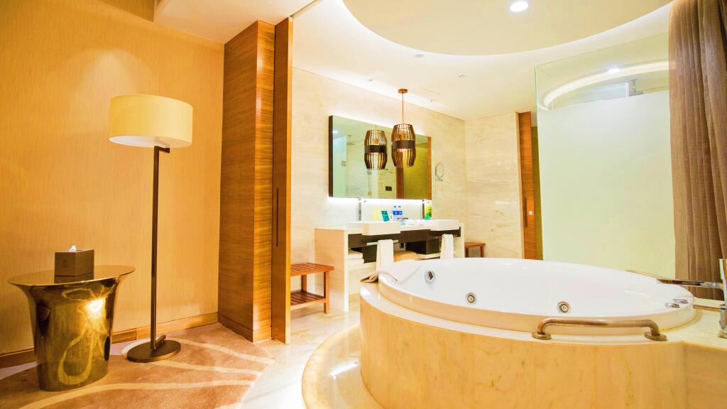Нанкин: Holiday Inn Nanjing Xuanwu Lake by IHG