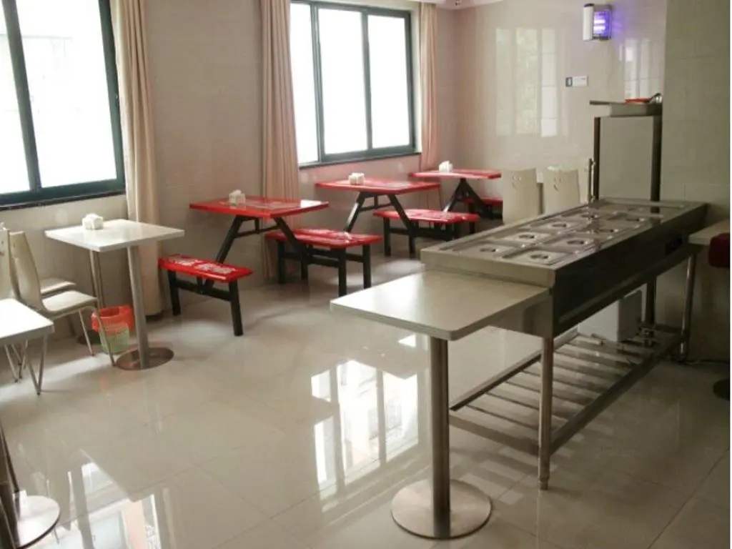 Xuancheng: One Plus One Holiday Inn