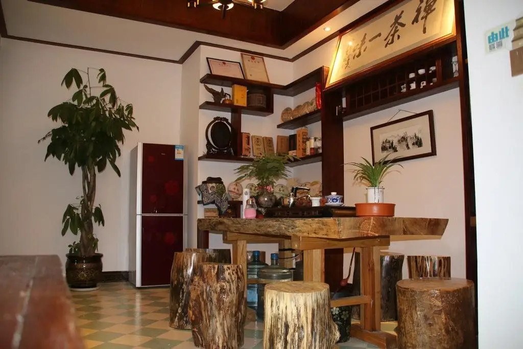 Чжанцзяцзе: Military Theme Inn