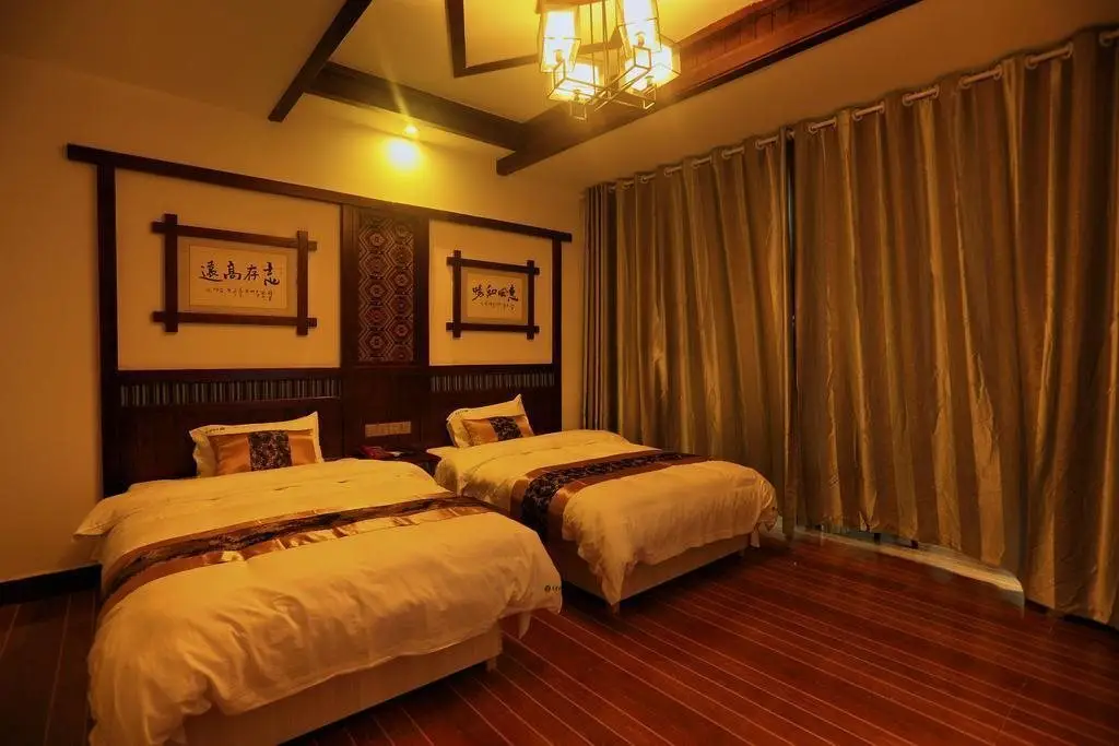 Чжанцзяцзе: Military Theme Inn