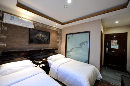 Пекин: Beijing East Hotel (The Forbidden City, Drum Tower)