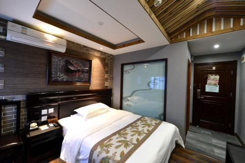 Пекин: Beijing East Hotel (The Forbidden City, Drum Tower)