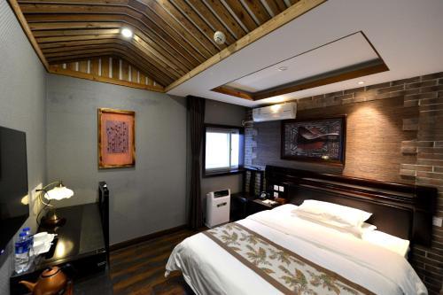 Пекин: Beijing East Hotel (The Forbidden City, Drum Tower)