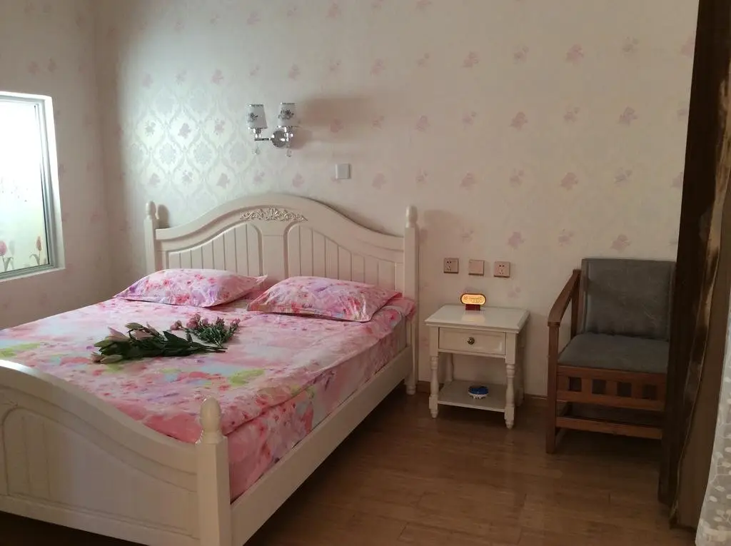 Дали: Flowers  Leaves Holiday Hotel